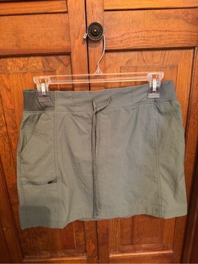 Women’s Eddie Bauer olive green skort